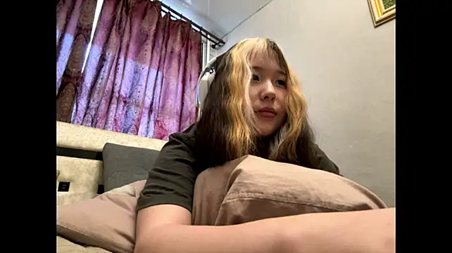 WillenaNecessary stripchat live cam model