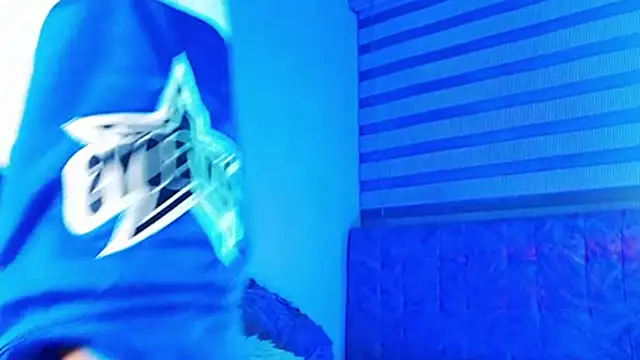 _justinmoon2 stripchat live cam model