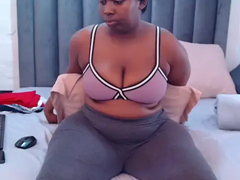 SALTRYHIPS29x stripchat live cam model