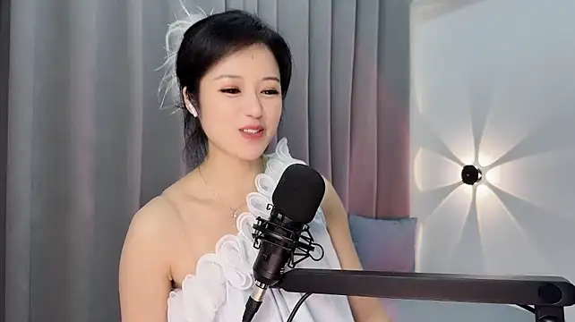 Momo-Wow stripchat live cam model