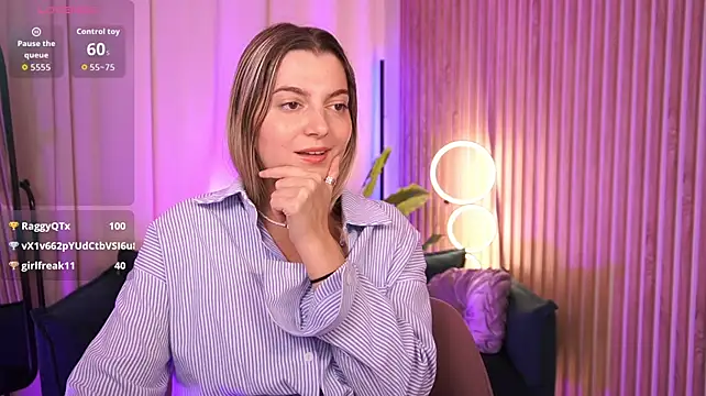 LucreciaStorm stripchat live cam model