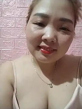 Tindraa1 stripchat live cam model