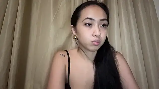 MaryPopy stripchat live cam model