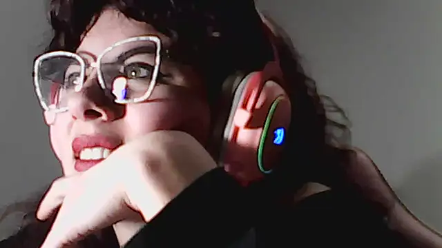 Owly_bloom stripchat live cam model