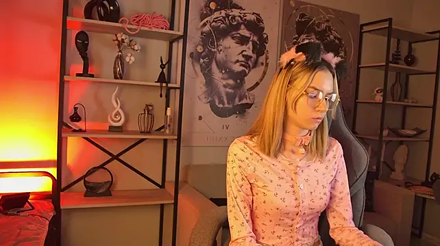 LunaWhispery stripchat live cam model
