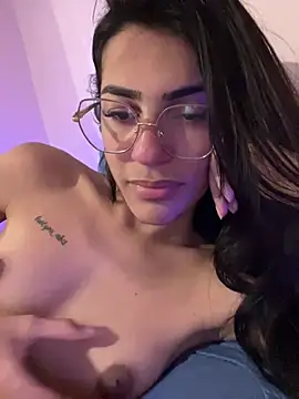 Joliehot stripchat live cam model