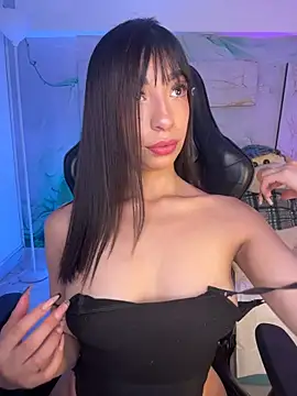 MylaDreams stripchat live cam model