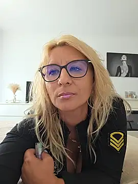 KaylinJan stripchat live cam model