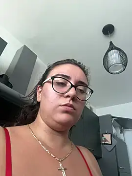CurvyyMomy stripchat live cam model