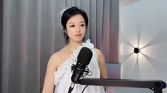 Momo-Wow stripchat live cam model