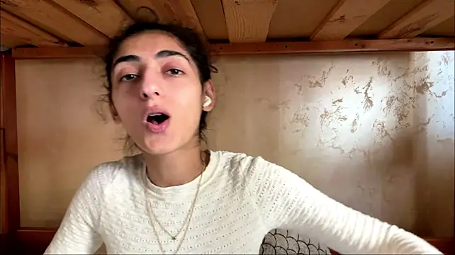 ShantiLeavitt stripchat live cam model