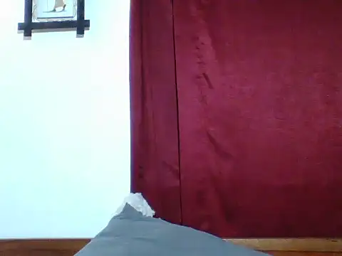 Brunette_blonde stripchat live cam model