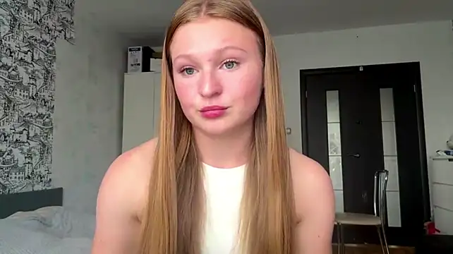 LisFris stripchat live cam model