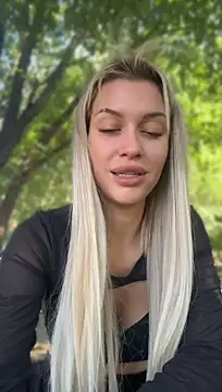 KikiWatson stripchat live cam model