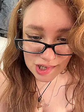 lucy-joy stripchat live cam model