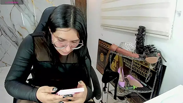 queen_findom1 stripchat live cam model