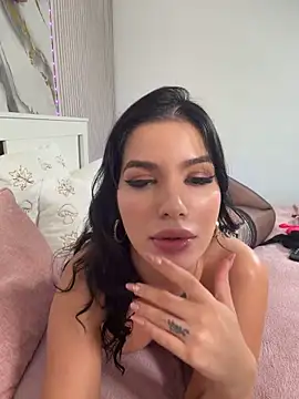 RaniaSnow stripchat live cam model
