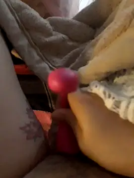 -Tara-a stripchat live cam model