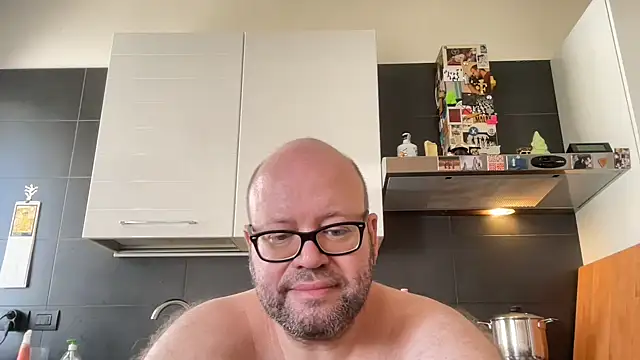 theitalianbear stripchat live cam model