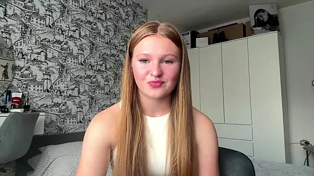 LisFris stripchat live cam model