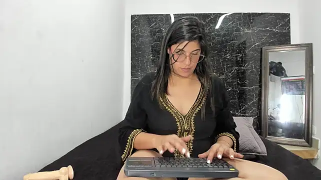 suzan_23 stripchat live cam model