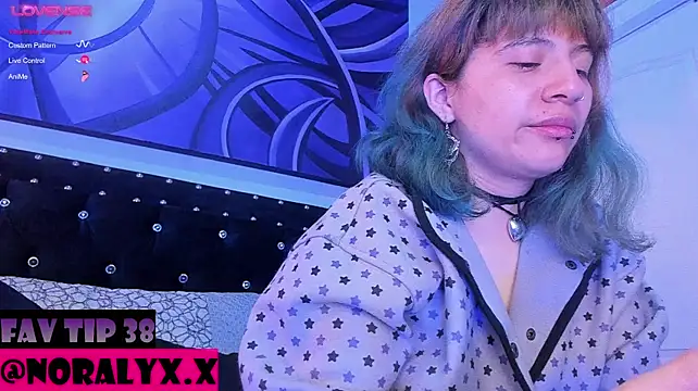 hey_noraly stripchat live cam model