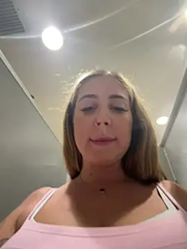 Amiraxevans stripchat live cam model