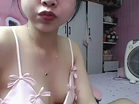 hot-cumplay stripchat live cam model