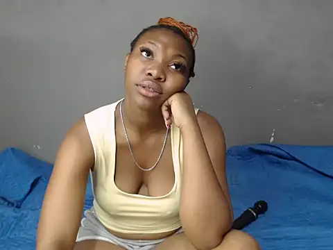 Sweetkittycandy stripchat live cam model