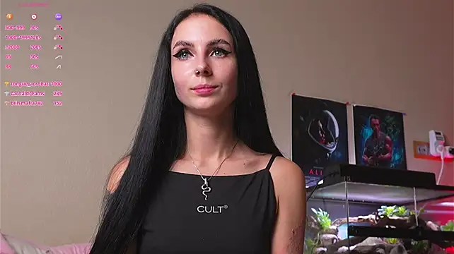YaraAveiri stripchat live cam model