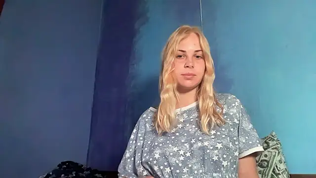Alismoona stripchat live cam model