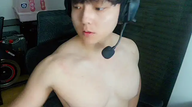 Tkcqcc stripchat live cam model