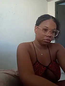 Prettahvitoria20 stripchat live cam model
