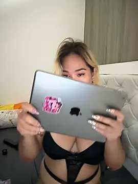 queenmia__ph stripchat live cam model