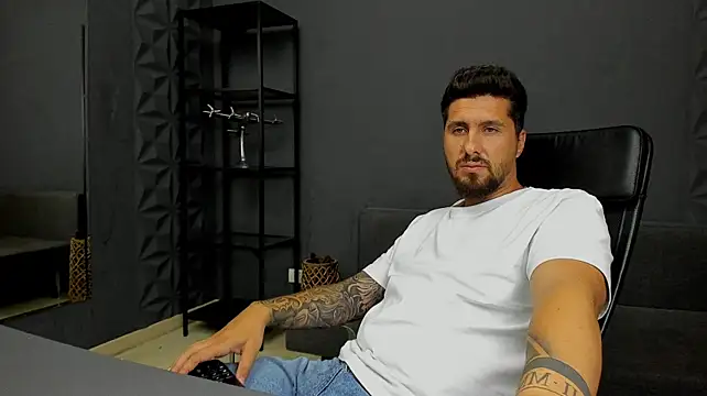 LoganStroud stripchat live cam model