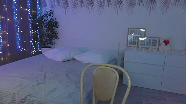 LeonaFoxx stripchat live cam model