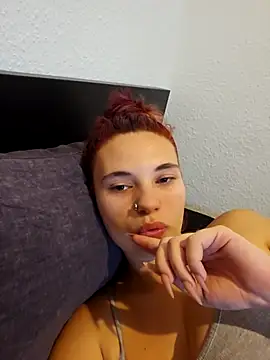 MaddieBaddieee stripchat live cam model