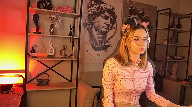 LunaWhispery stripchat live cam model