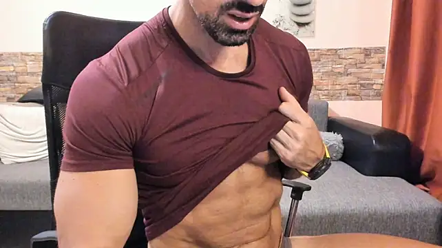 HotHunkTrainer stripchat live cam model