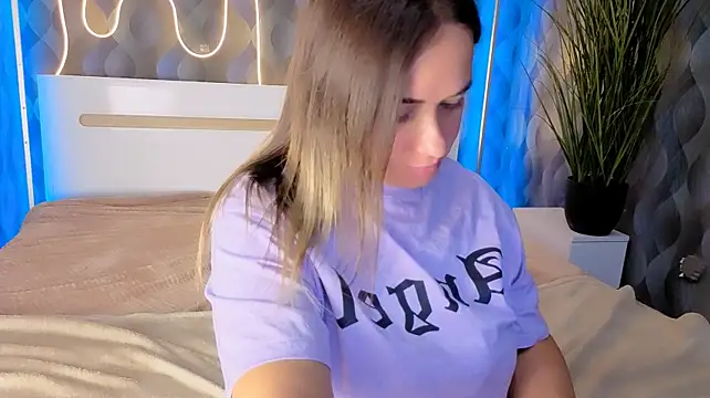 JuicyMillena stripchat live cam model