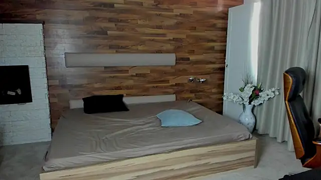 IvanHydee stripchat live cam model