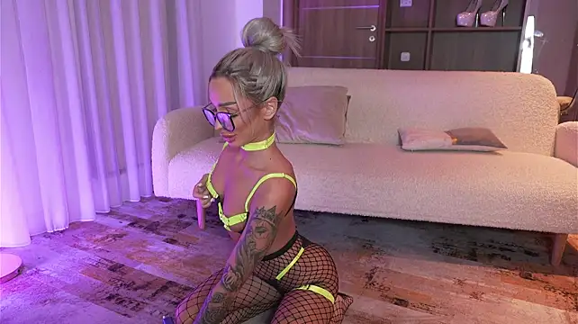ArianaXO_ stripchat live cam model