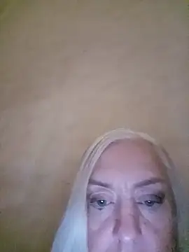 Julia20X stripchat live cam model