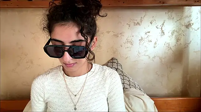 ShantiLeavitt stripchat live cam model