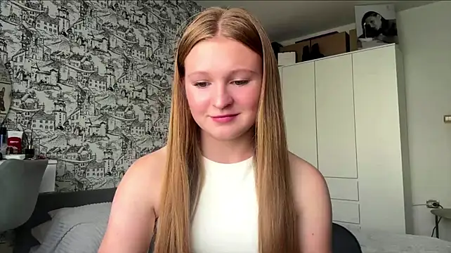 LisFris stripchat live cam model