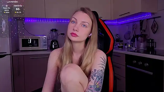 LuciaCuminos stripchat live cam model