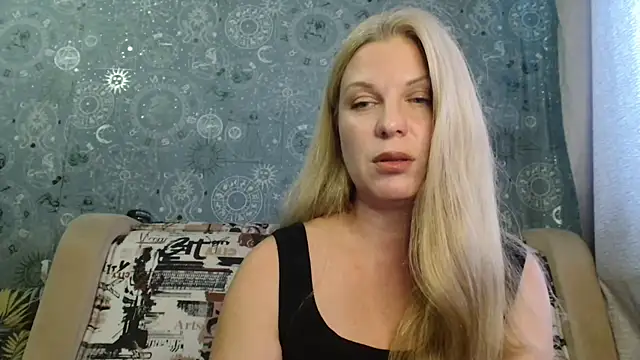 BlondeFox stripchat live cam model