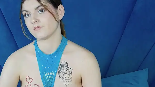 Evelisse stripchat live cam model