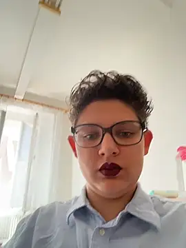 VikaKisss stripchat live cam model