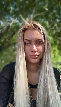 KikiWatson stripchat live cam model